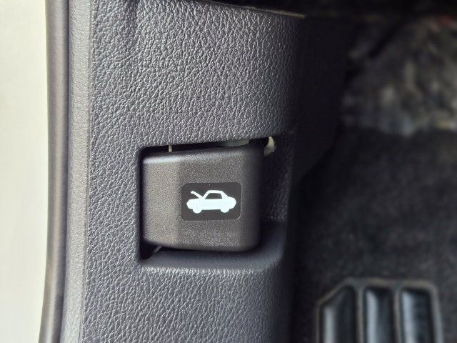 Used 2025 Nissan Altima 2.5 SV FWD image 23