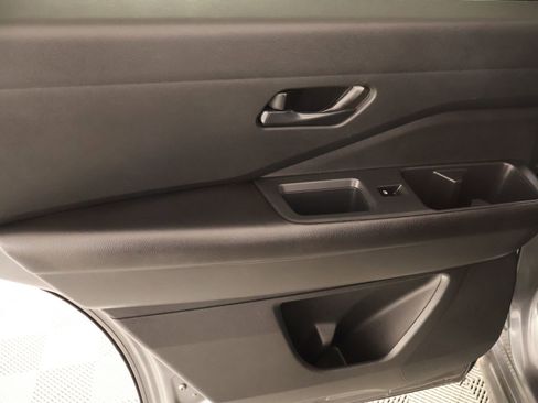 Used 2025 Nissan Pathfinder SV FWD image 16