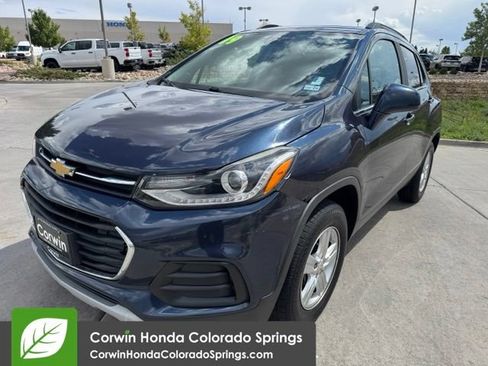 Used 2019 Chevrolet Trax LT w/ Sun & Sound Package AWD/4WD image 4