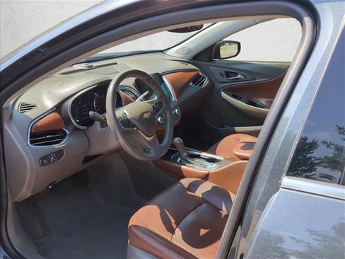 Used 2018 Chevrolet Malibu LT w/ Leather Package FWD image 11