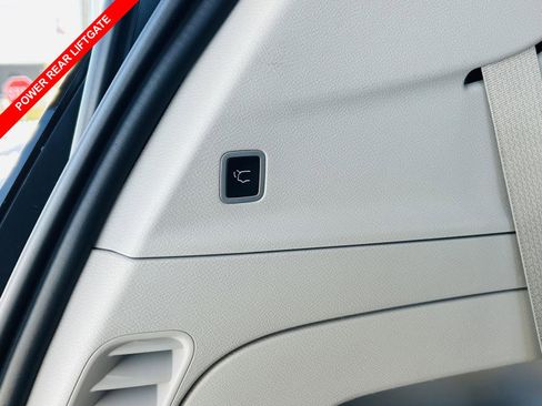 Used 2024 Chrysler Pacifica Touring-L image 11