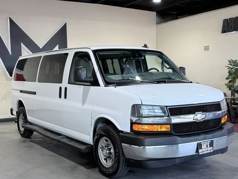 Used 2019 Chevrolet Express 3500 LT w/ LT Preferred Equipment Group RWD image 3