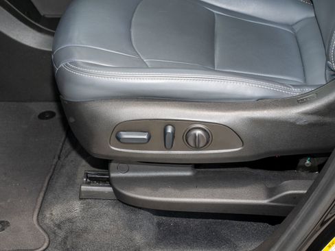 Used 2024 Buick Enclave Essence w/ Technology Package FWD image 30