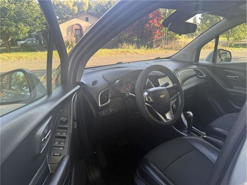 Used 2019 Chevrolet Trax LT w/ LT Convenience Package FWD image 10