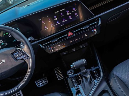 Certified 2025 Kia Niro SX Touring image 19