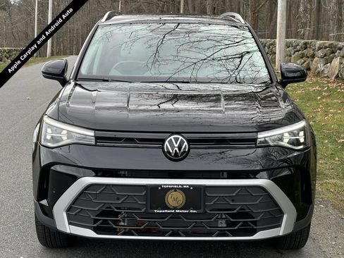 Used 2025 Volkswagen Taos SE w/ Panoramic Sunroof Package image 3