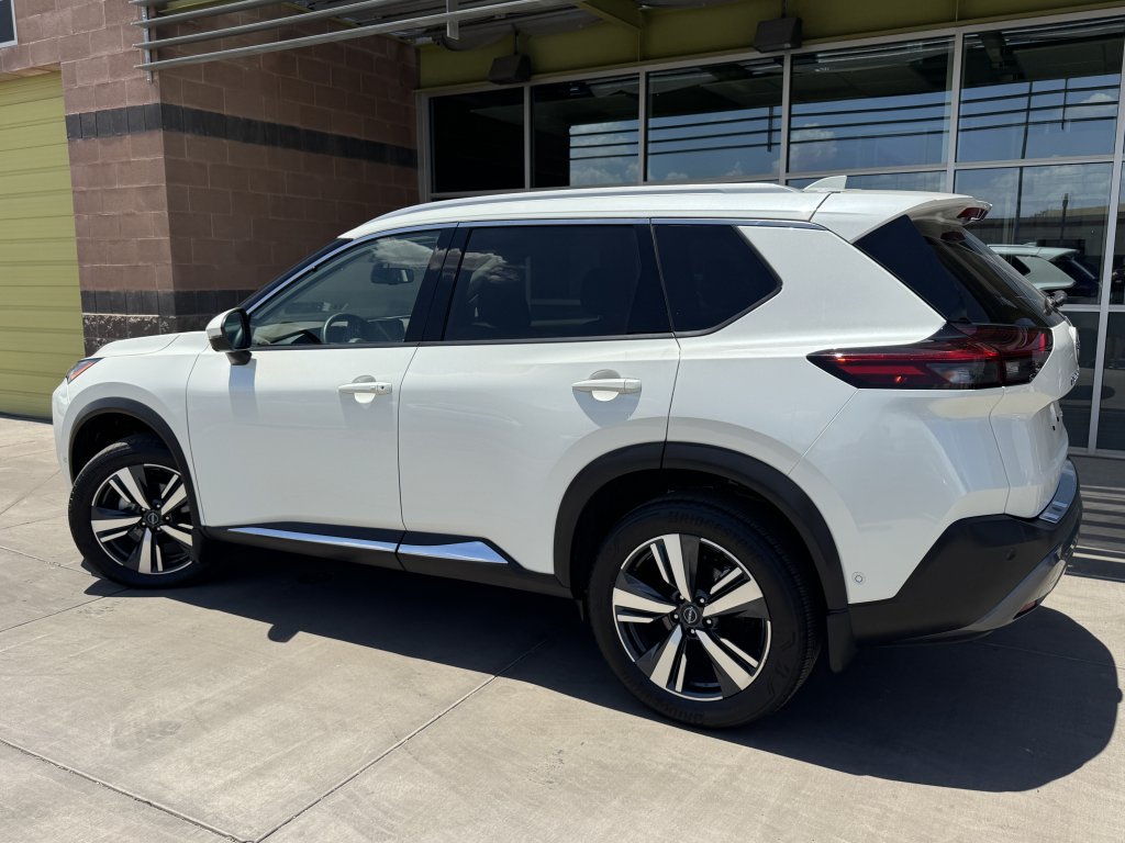 Used 2023 Nissan Rogue SL w/ SL Premium Package FWD image 4