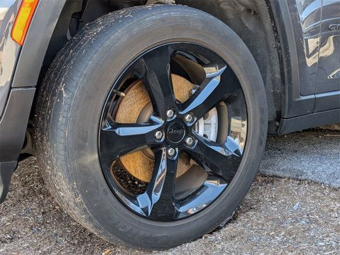 Used 2023 Jeep Grand Cherokee L Laredo image 26