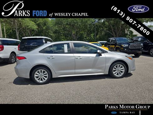 Used 2024 Toyota Corolla LE w/ LE Premium Package FWD image 3