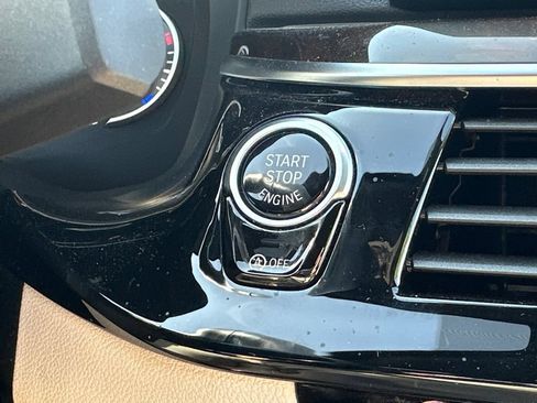 Used 2018 BMW M550i xDrive AWD/4WD image 25