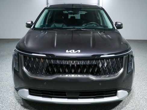 Used 2025 Kia Carnival FWD image 4