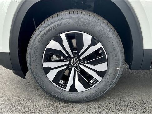 New 2025 Volkswagen Atlas SE image 12