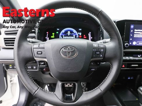 Used 2025 Toyota Camry SE FWD image 10