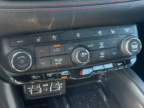 Used 2025 Dodge Durango GT AWD/4WD image 24