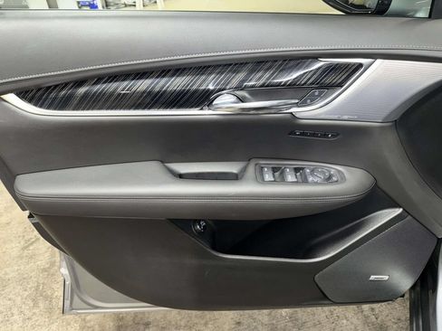Used 2025 Cadillac XT6 Premium Luxury AWD/4WD image 23