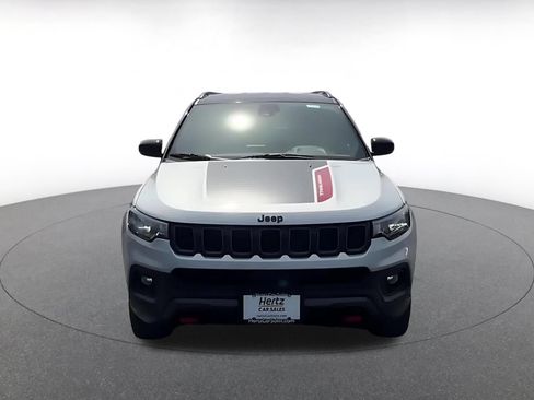 Used 2025 Jeep Compass Trailhawk AWD/4WD image 4