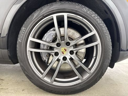 Certified 2022 Porsche Cayenne Coupe AWD/4WD image 14