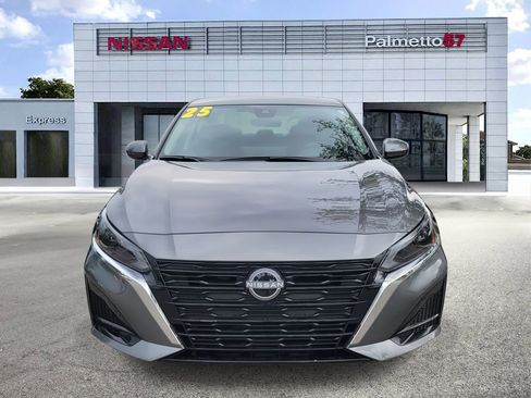 Used 2025 Nissan Altima 2.5 SV w/ SV Special Edition Package FWD image 2