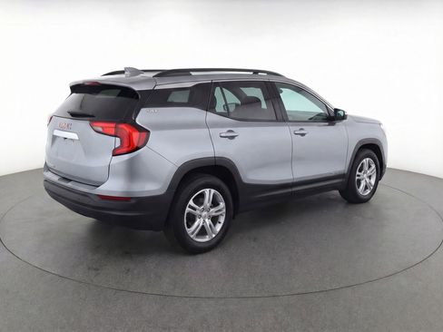 Used 2023 GMC Terrain SLE w/ Driver Convenience Package image 5