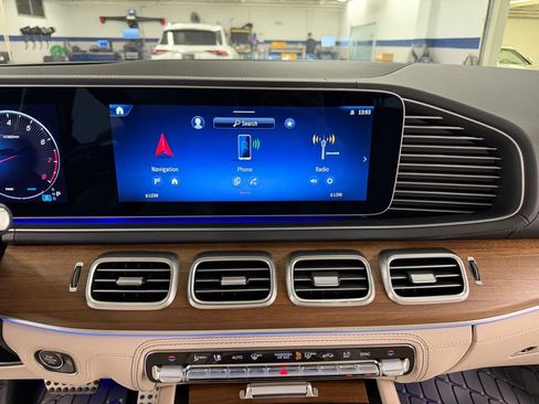 New 2026 Mercedes-Benz GLS 580 4MATIC image 18