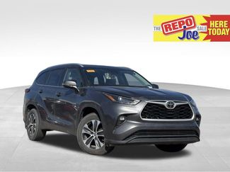 Used 2023 Toyota Highlander XLE video 1