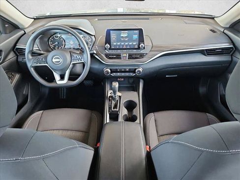 Used 2025 Nissan Altima 2.5 SV FWD image 16