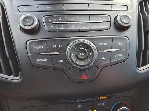 Used 2017 Ford Focus SE FWD image 24