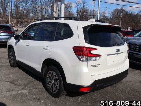 Used 2023 Subaru Forester Premium image 7