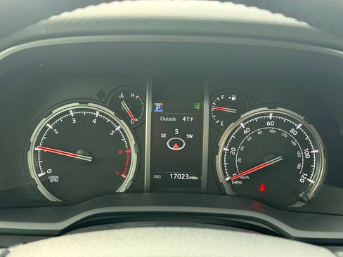 Used 2024 Toyota 4Runner TRD Off-Road Premium w/ Moonroof Package image 10