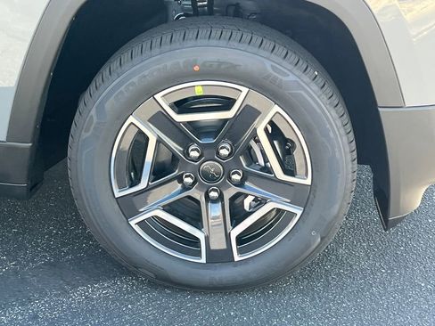 New 2026 Jeep Cherokee Laredo image 13