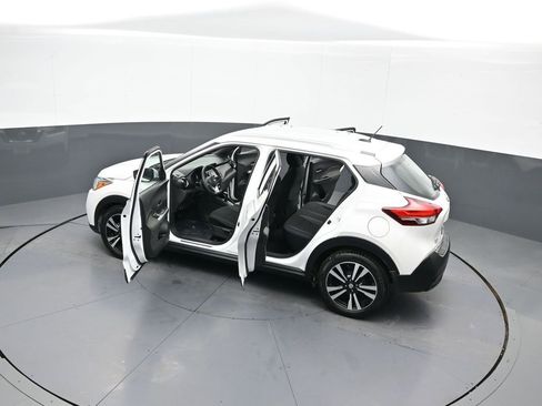 Used 2018 Nissan Kicks SV image 42