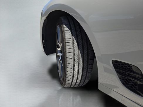 Used 2025 Genesis G70 2.5T RWD image 39