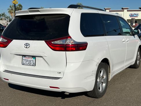 Used 2016 Toyota Sienna LE FWD image 4