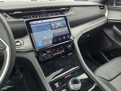 Used 2024 Jeep Grand Cherokee Limited w/ Luxury Tech Group II image 29