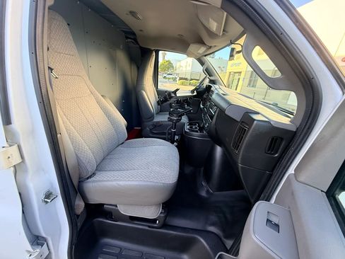 Used 2021 Chevrolet Express 2500 RWD image 20