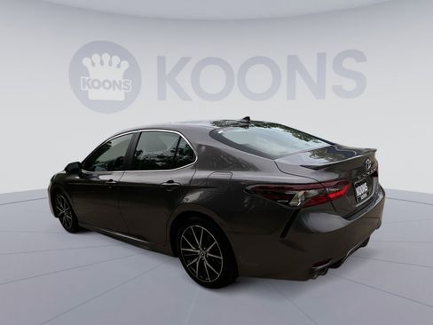 Used 2024 Toyota Camry SE w/ Cold Weather Package FWD image 8
