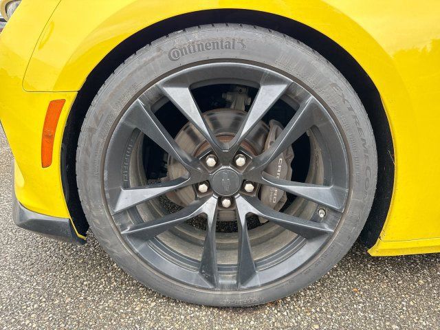 Used 2017 Chevrolet Camaro LT RWD image 6