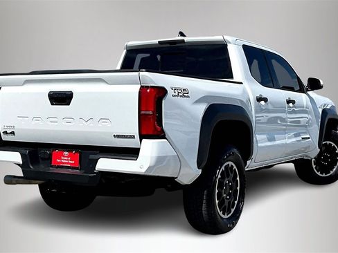 Used 2024 Toyota Tacoma TRD Off-Road image 5