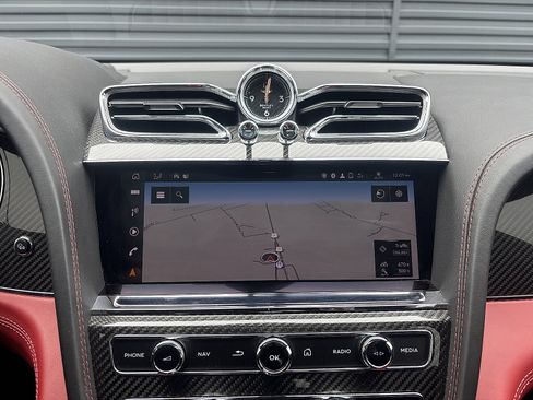 Used 2022 Bentley Bentayga V8 image 10