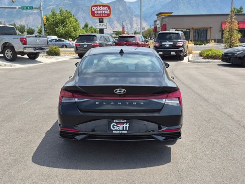 Used 2022 Hyundai Elantra SEL w/ Convenience + Premium Package FWD image 7
