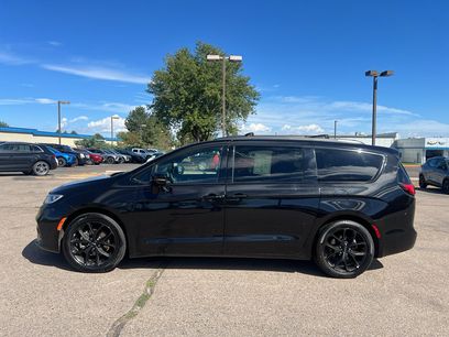 Used 2025 Chrysler Pacifica Limited