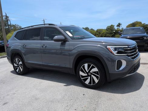 Used 2026 Volkswagen Atlas SE FWD image 2