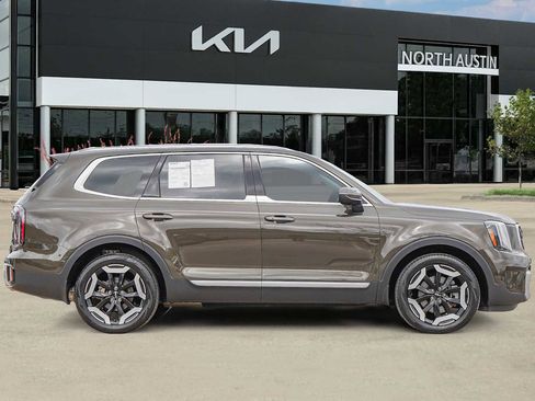 Certified 2024 Kia Telluride EX image 7