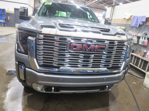 Used 2024 GMC Sierra 3500 Denali w/ Denali Reserve Package AWD/4WD image 2