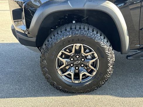 Used 2024 Chevrolet Colorado ZR2 w/ ZR2 Convenience Package III image 13