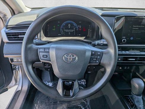 Used 2025 Toyota Camry LE FWD image 13