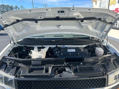 Used 2024 Chevrolet Express 2500 w/ Driver Convenience Package image 33