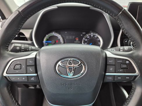Certified 2023 Toyota Highlander XLE image 24