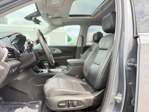 Used 2019 Chevrolet Traverse LT w/ LT Premium Package AWD/4WD image 12
