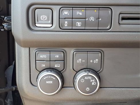 Used 2023 Chevrolet Suburban LT w/ LT Signature Plus Package AWD/4WD image 19
